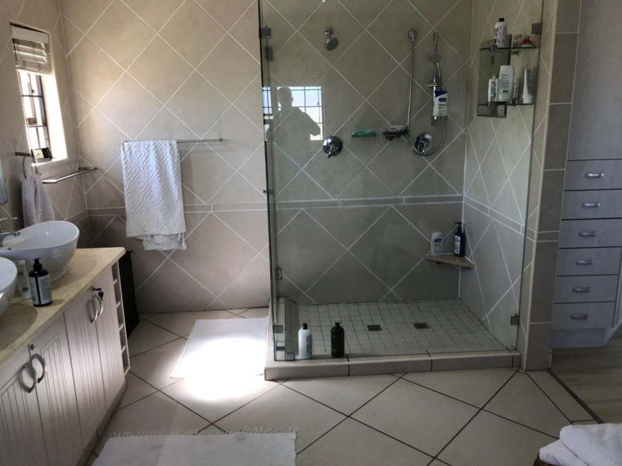 9 Bedroom Property for Sale in Wavecrest Eastern Cape